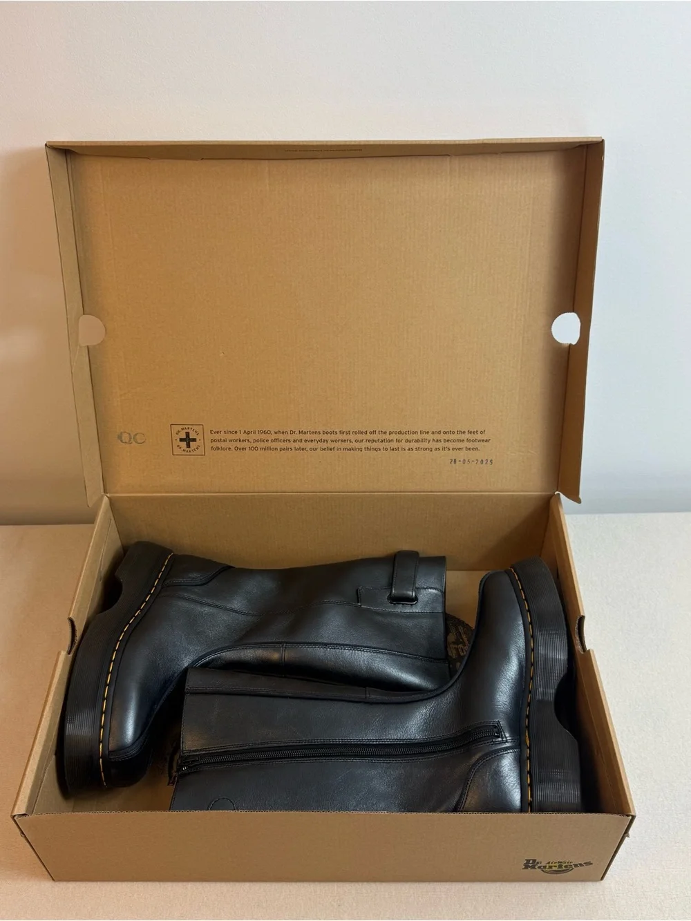 Dr. Martens Buzz Hi Boots black eclipse